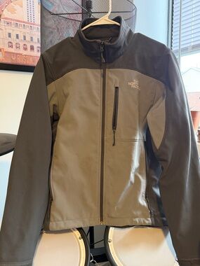 The North Face Men's Olive and Charcoal Softshell Performance Jacket
